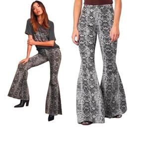 Free People We the Free Snakeskin Print High Waist Flare Float On Jeans Size 28